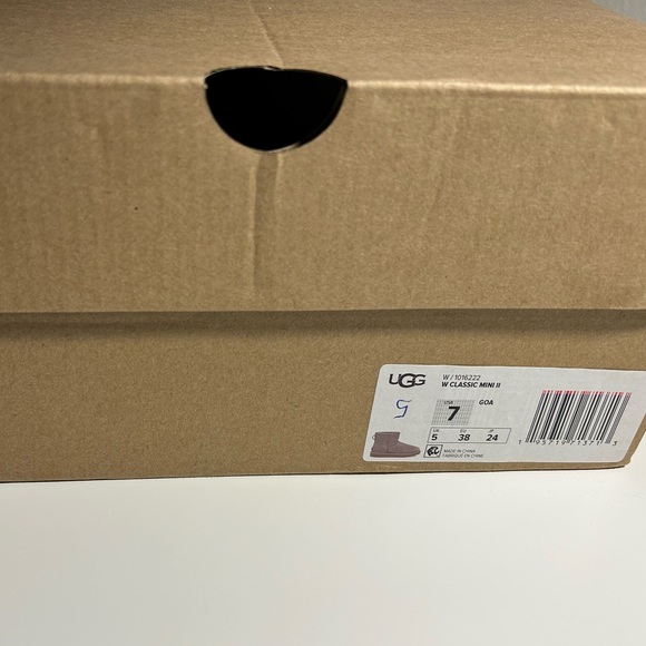 UGG MINI CLASSIC II BOOTS RARE GOAT SIZE 7 ‘ONLY ONE ☝️ LEFT’ - Picture 9 of 12